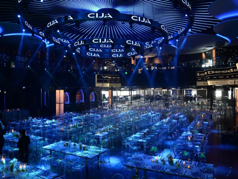 Modern dinner seating for a gala promotional event by Luxe Modern Rentals Toronto